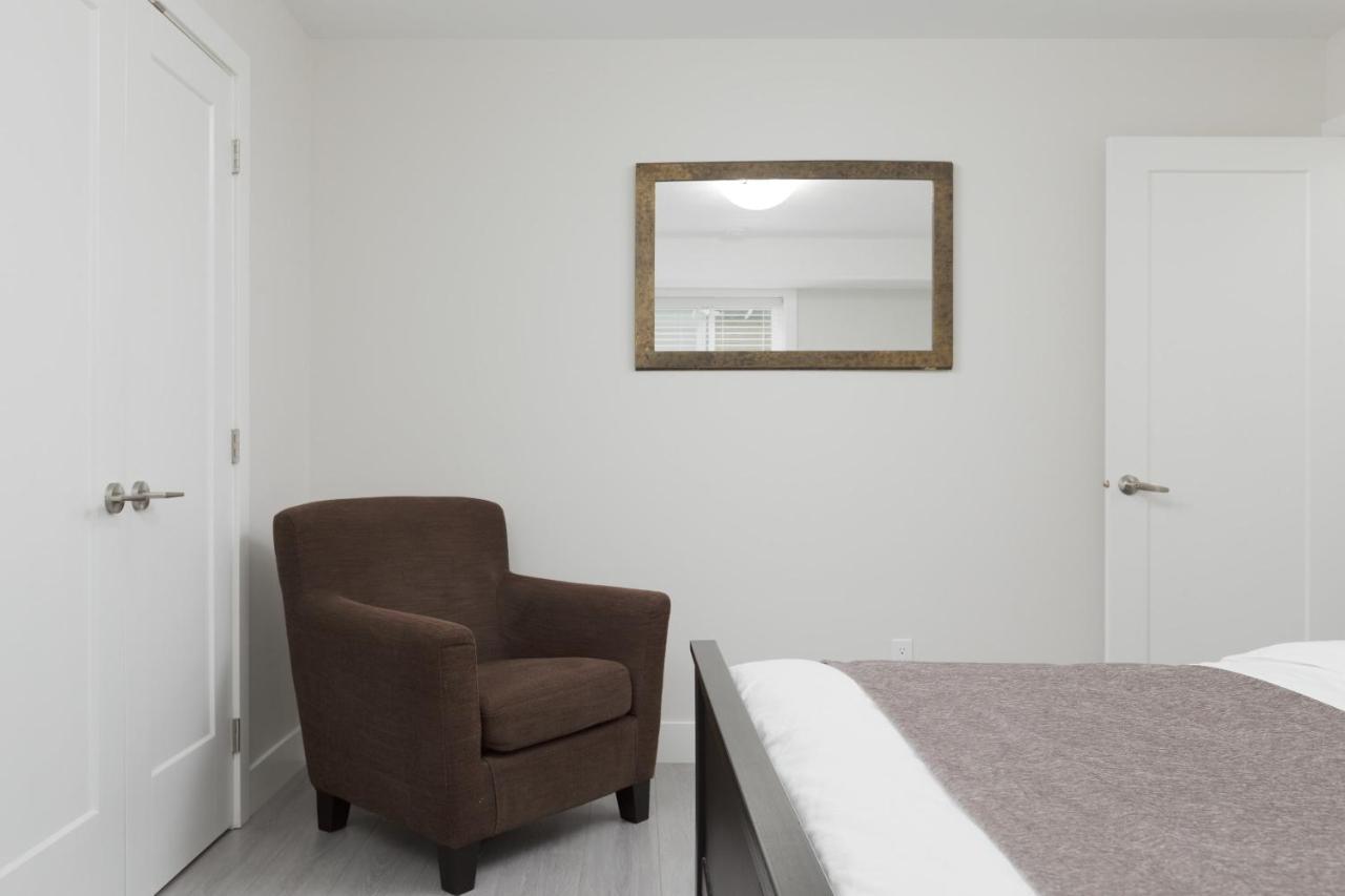 Tastefully Furnished And Newly Updated 2 Bd Central Lynn Valley North Vancouver Exterior foto