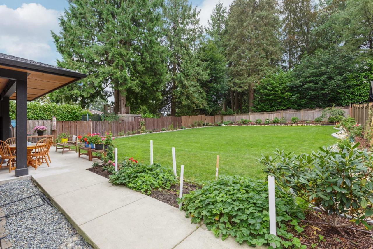 Tastefully Furnished And Newly Updated 2 Bd Central Lynn Valley North Vancouver Exterior foto