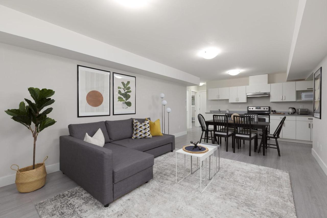 Tastefully Furnished And Newly Updated 2 Bd Central Lynn Valley North Vancouver Exterior foto