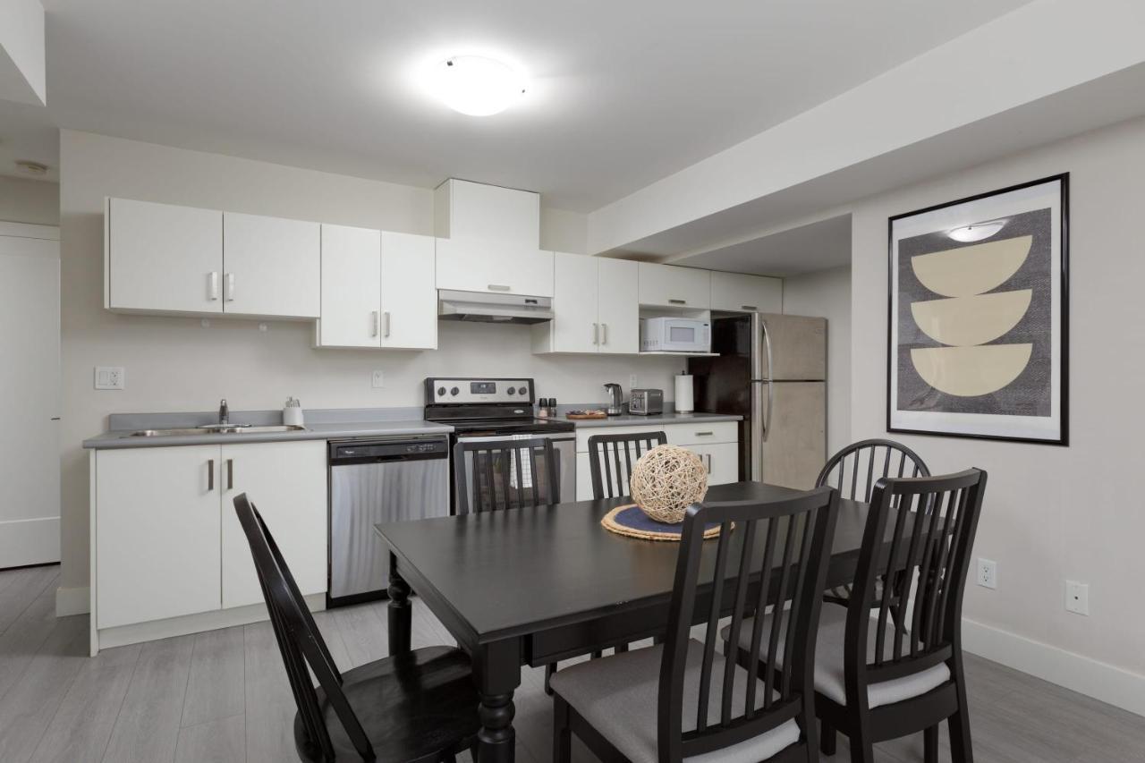 Tastefully Furnished And Newly Updated 2 Bd Central Lynn Valley North Vancouver Exterior foto