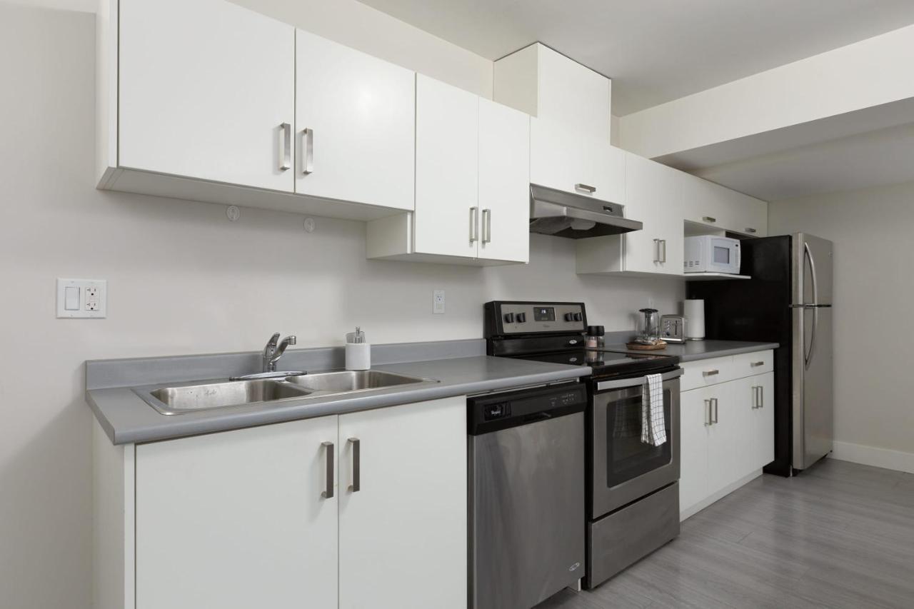 Tastefully Furnished And Newly Updated 2 Bd Central Lynn Valley North Vancouver Exterior foto