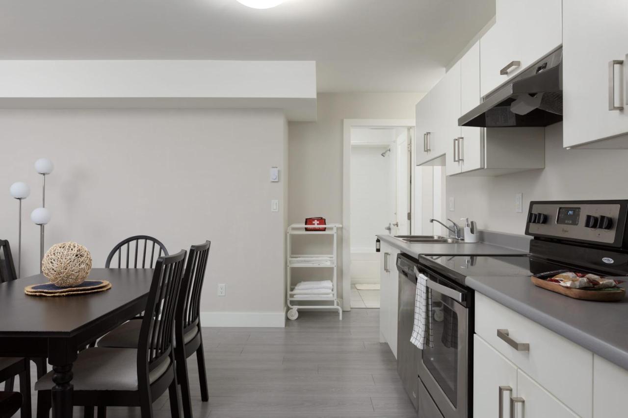 Tastefully Furnished And Newly Updated 2 Bd Central Lynn Valley North Vancouver Exterior foto