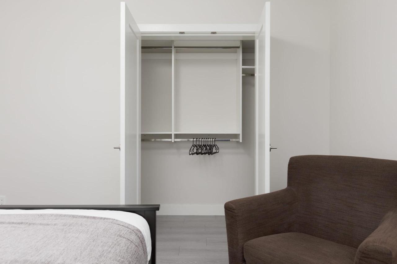 Tastefully Furnished And Newly Updated 2 Bd Central Lynn Valley North Vancouver Exterior foto